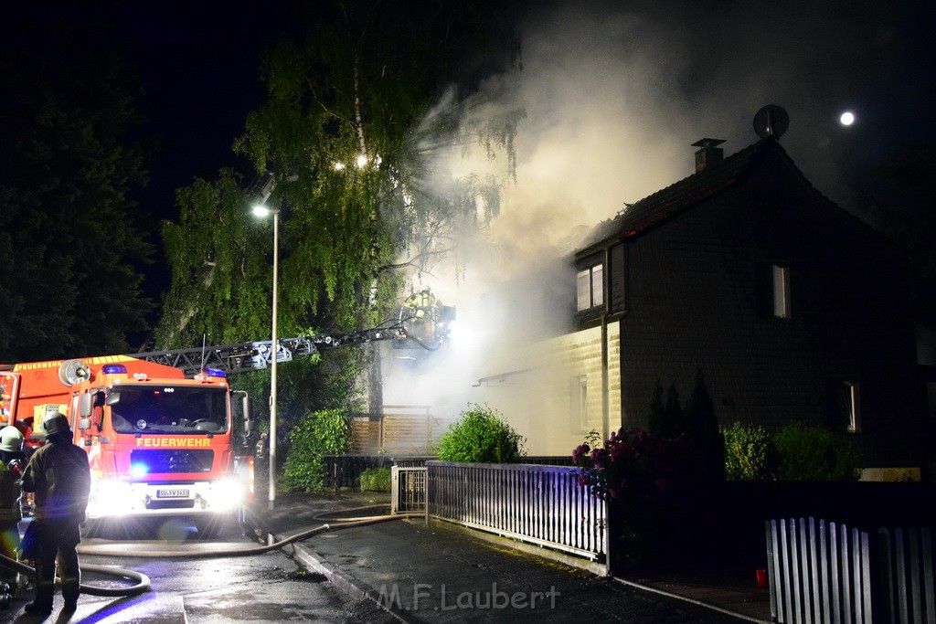 Grossfeuer Einfamilienhaus Siegburg Muehlengrabenstr P0139.JPG - Miklos Laubert